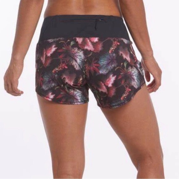 oiselle Black Waistband Floral Athletic Shorts - Picture 2 of 6